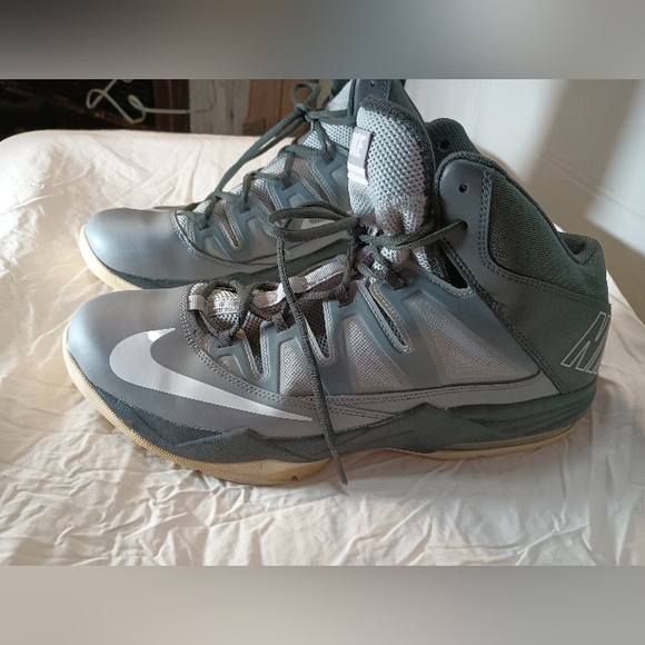 Nike Shoes Mens Air Max Stutter Step 2 Basketball Gray 599565-007 Size 13 - Picture 4 of 8